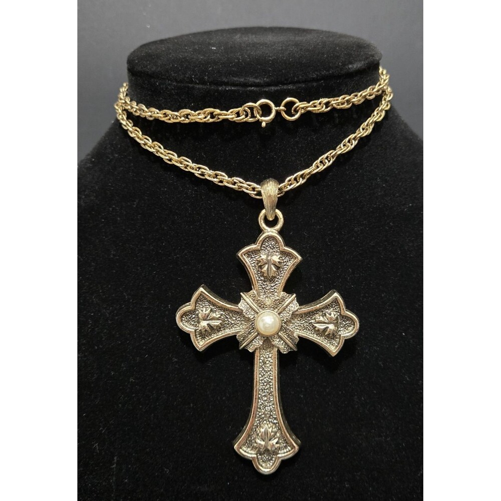 1975 Sarah Coventry Peace Cross With Pearl Pendant Necklace Limited Edition 1975